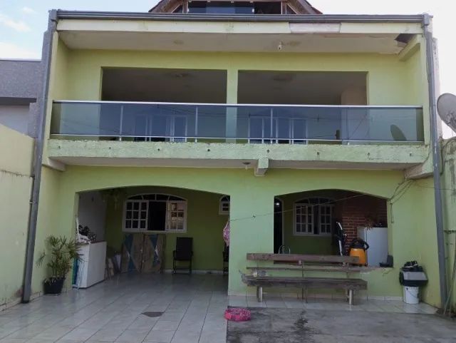 SOBRADO COM 217 M² 4 QUARTOS NO SITIO CERCADO