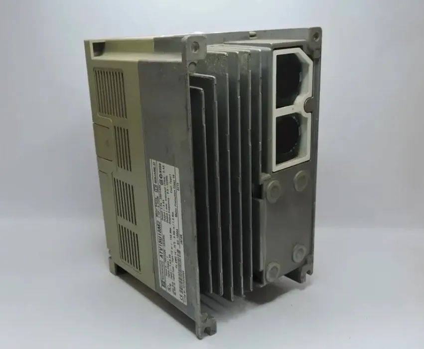 Inversor Telemecanique (ATV18U18M2) 1HP - 220V/240V - 50/60Hz - Foto 3