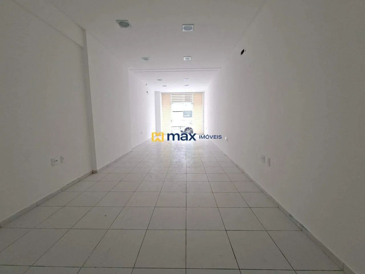 Sala comercial para alugar no Edifício Isadora Cristina, no Centro de Balneário Camboriú - Foto 4