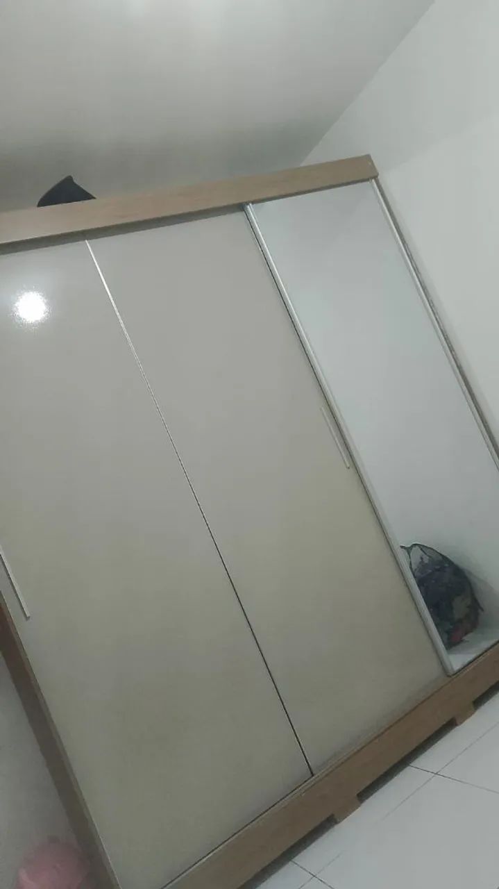 Guarda roupa portas de correr espelhado 