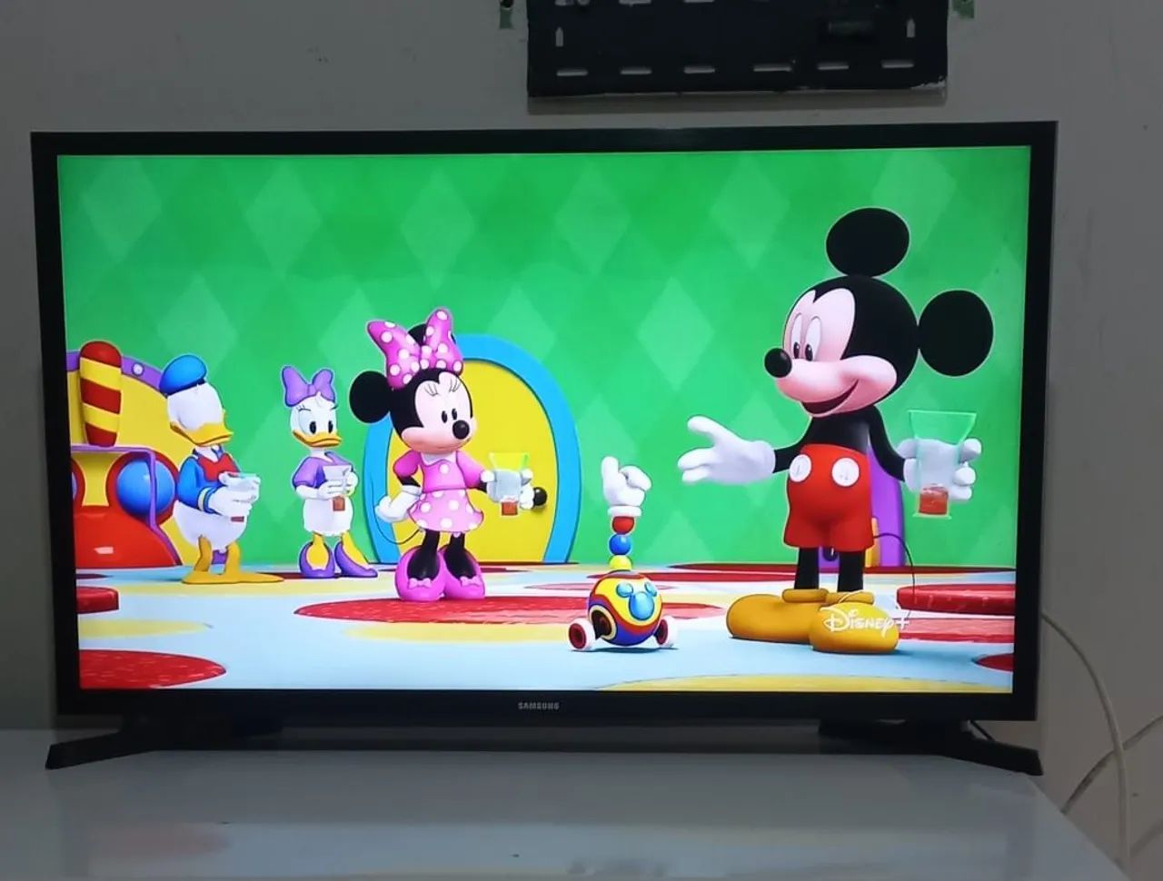 TV SMART 32 POLEGADAS EM EXCELENTE ESTADO 