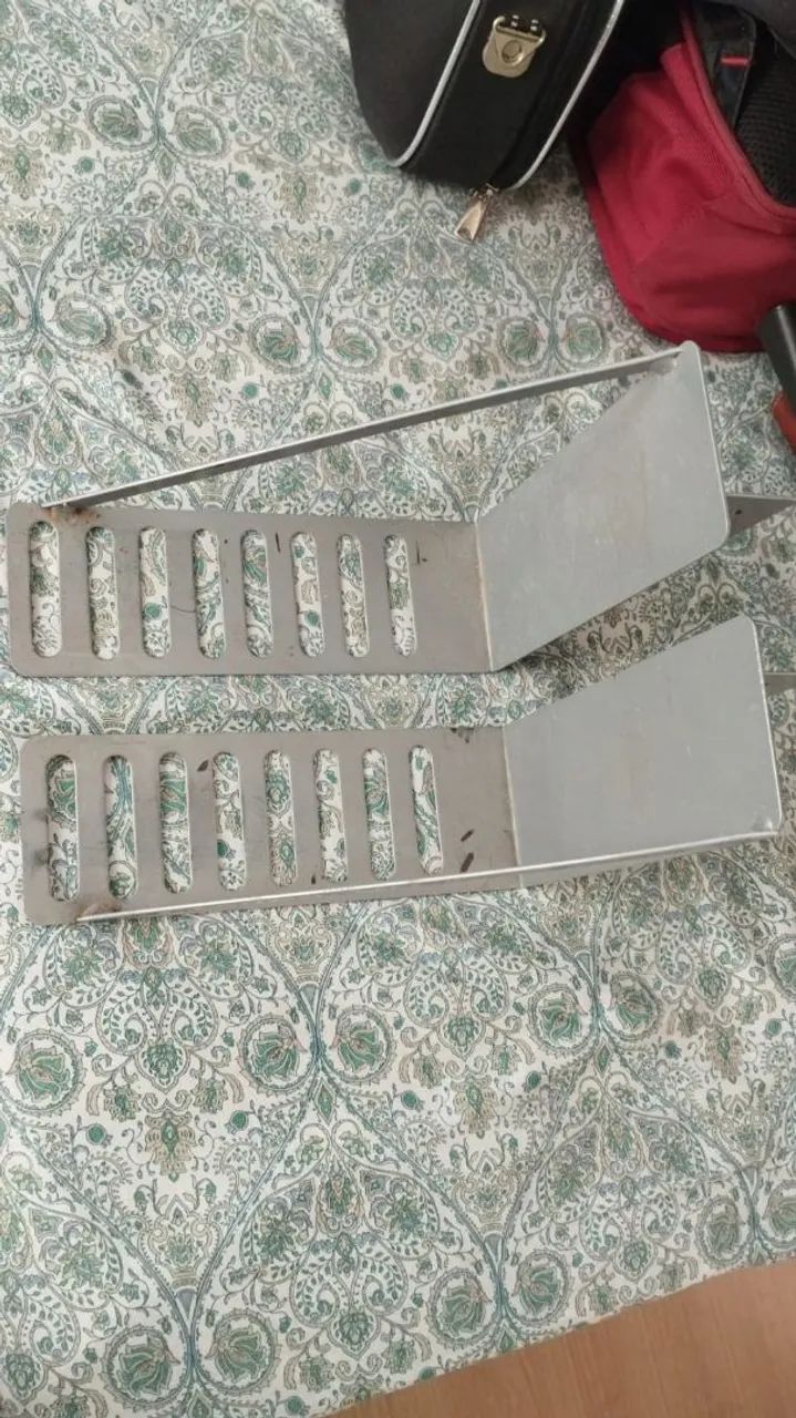 Par de frames (suportes) metálicos