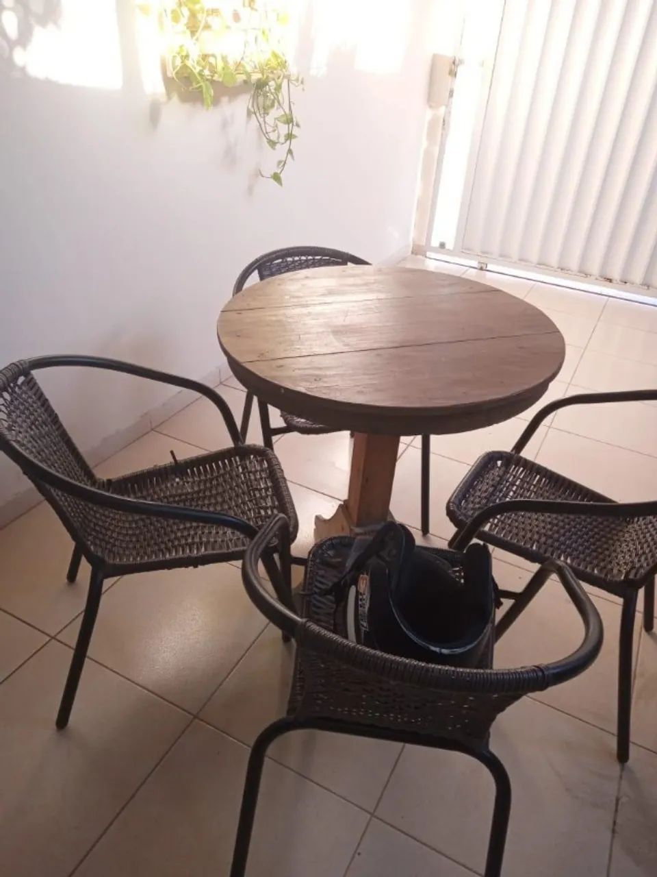 Mesa e cadeiras para varanda