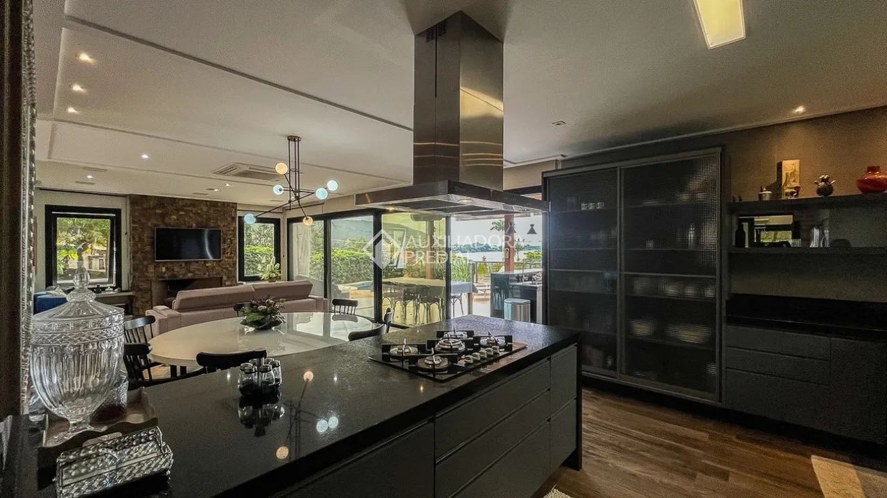 Casa de Alto Padrão com Vista para a Lagoa e Piscina Aquecida - Foto 2