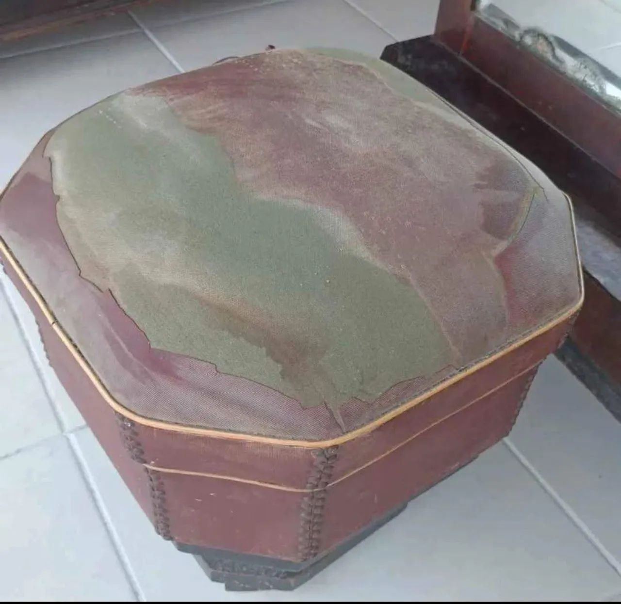 Antiga penteadeira com banqueta  - Foto 4