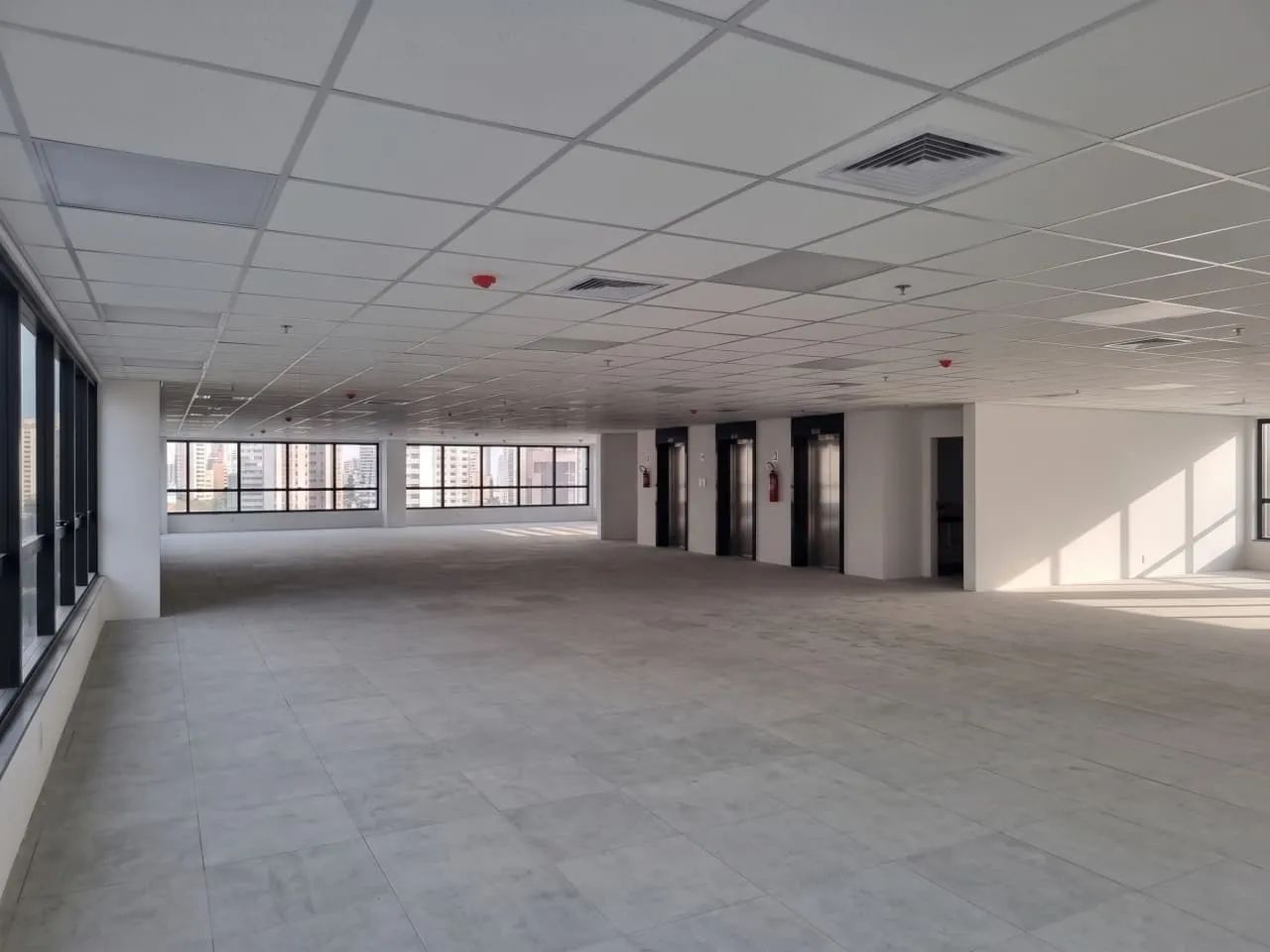 Sala comercial na Rua João Moura, 346 - Conjunto 202  285 m²