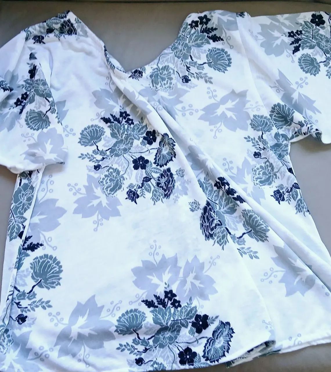 Blusa feminina preta e branca  - Foto 2