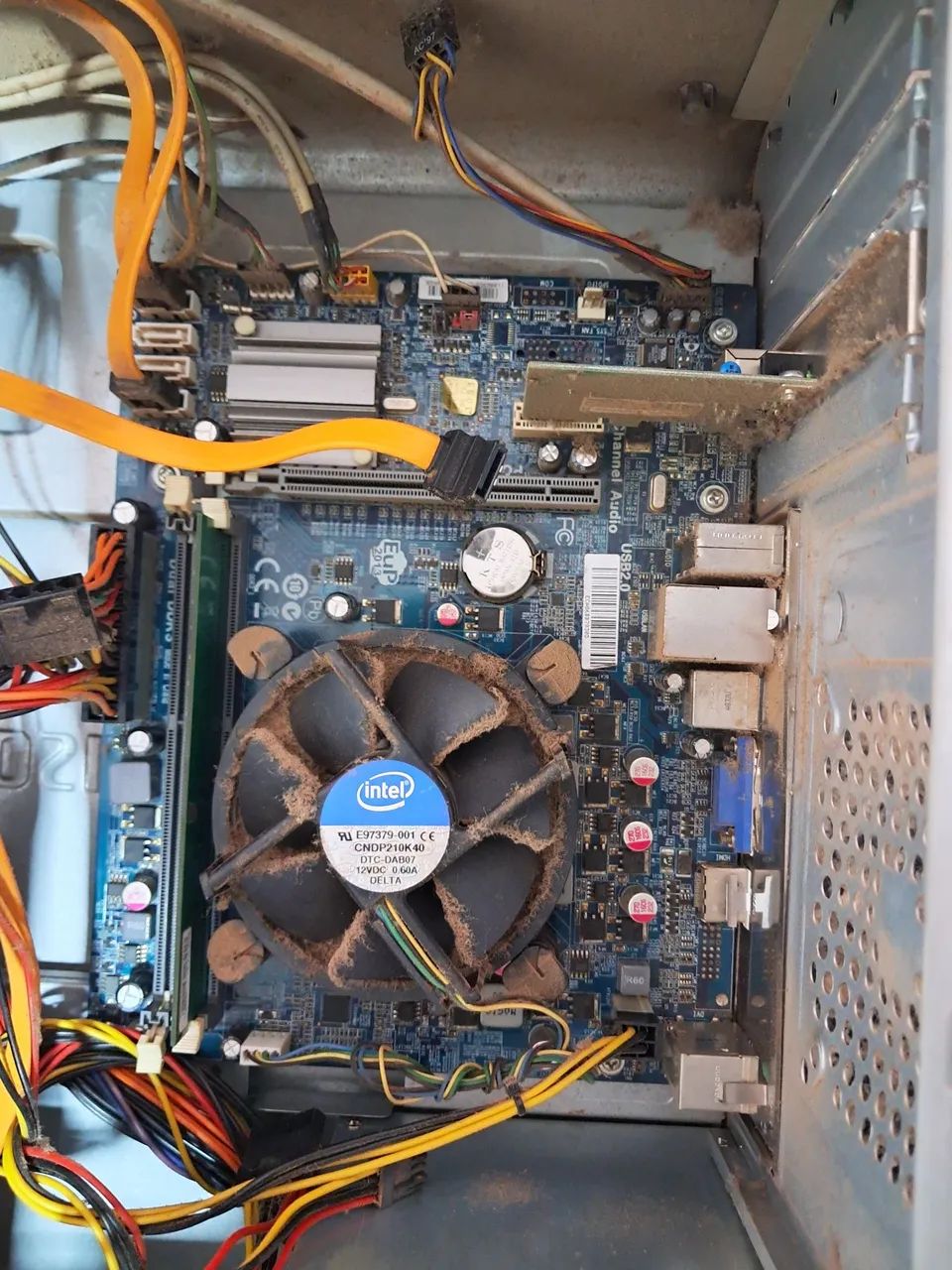 Computador e tela antigos - Foto 2