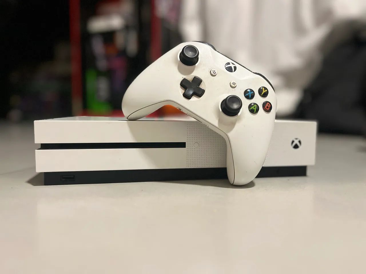 Xbox One S Branco de 1TB com 3 Jogos - Foto 3