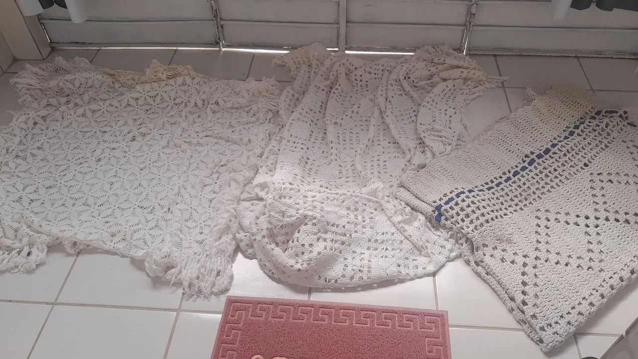 toalha de mesa e colchão de linha