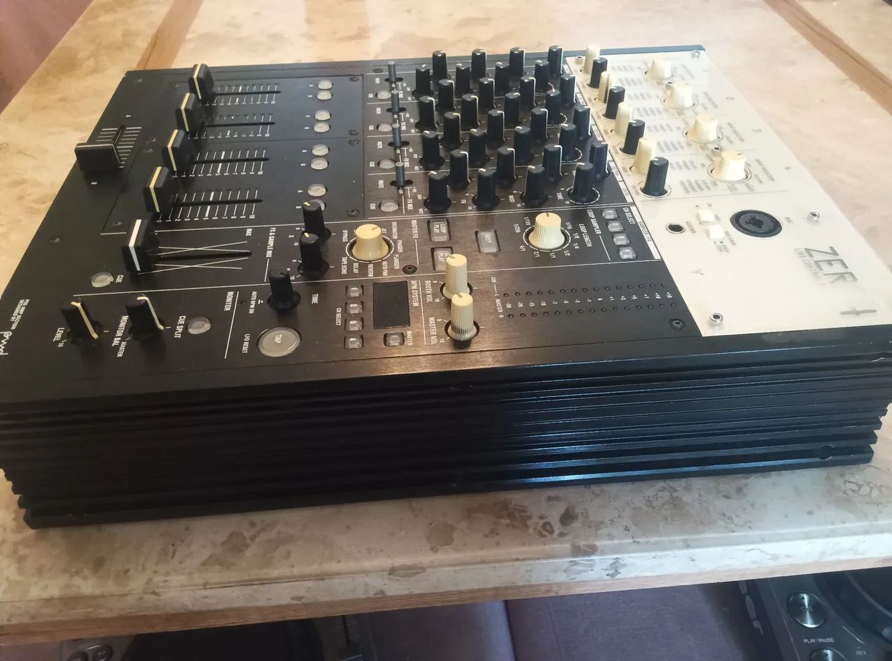 Mixer Korg zero 4