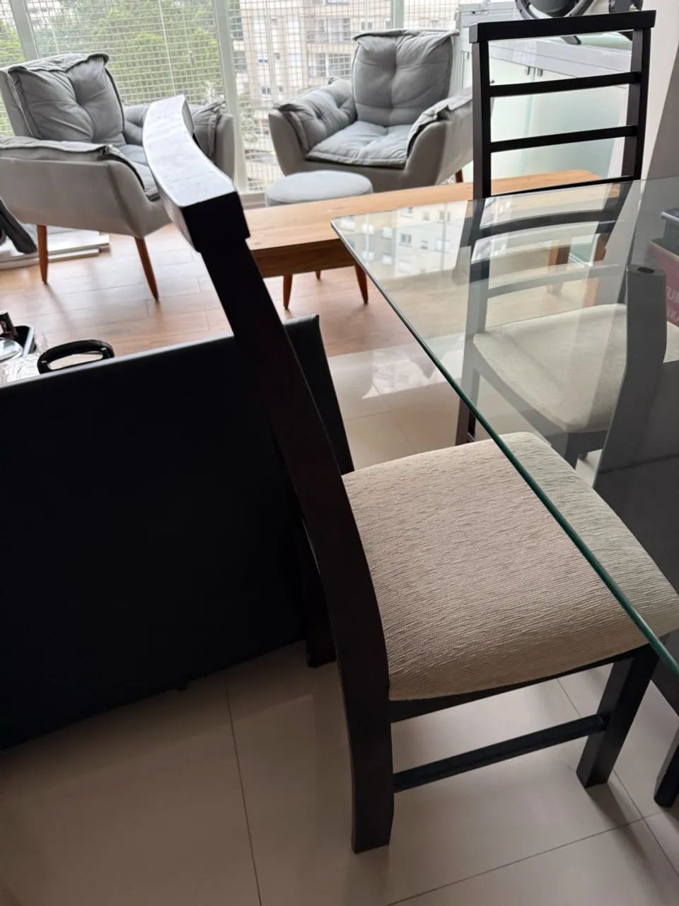 Mesa de vidro com 4 cadeiras  - Foto 2