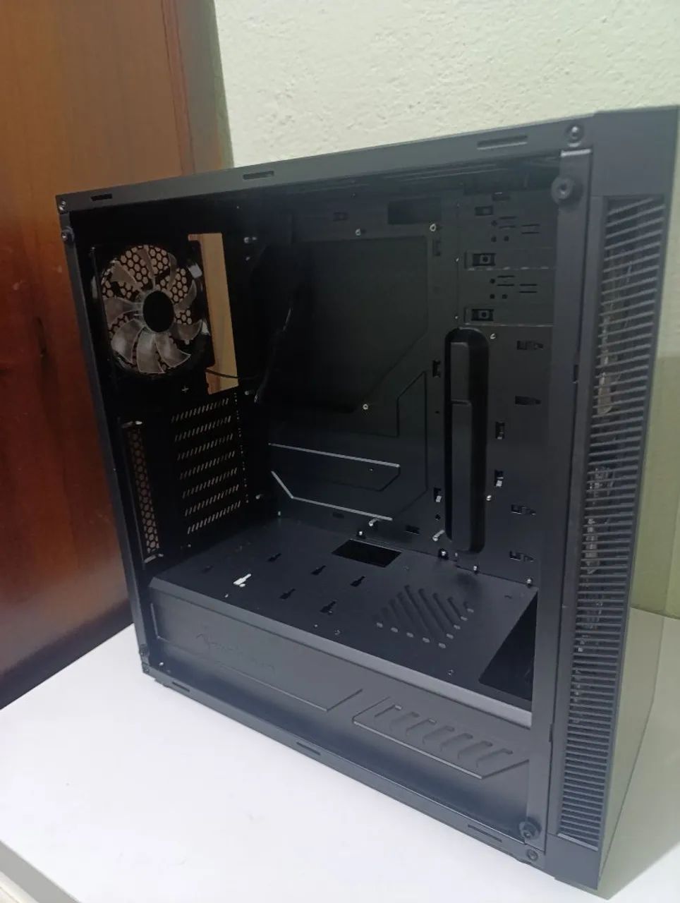 Gabinete gamer sharkoon Midi atx tg5