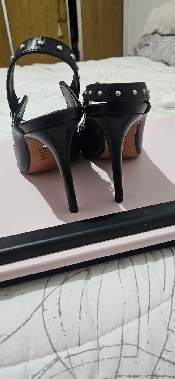 Mule/Scarpin com Tachas Preto? Schutz - Foto 4