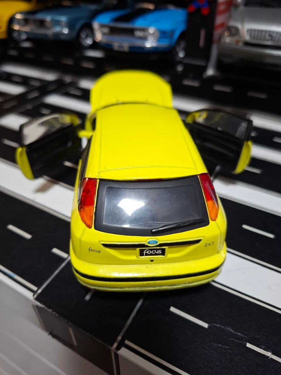 Miniatura Ford Focus escala 1/24. - Foto 3