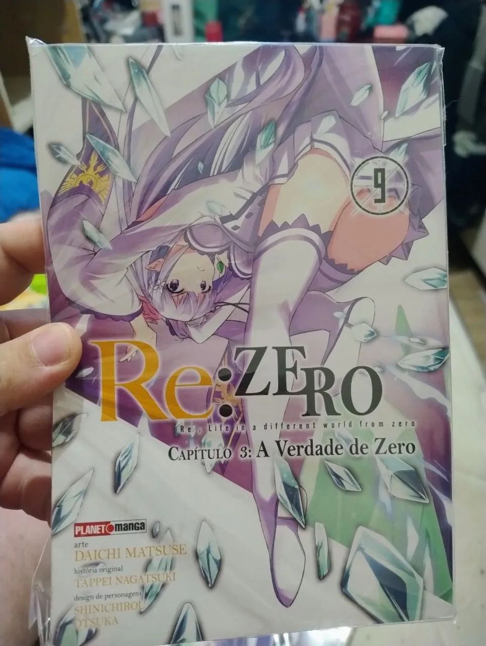 Desapego Re:Zero!!! 2 mangás e 1 livro em inglês! Vendo separado também! - Foto 2
