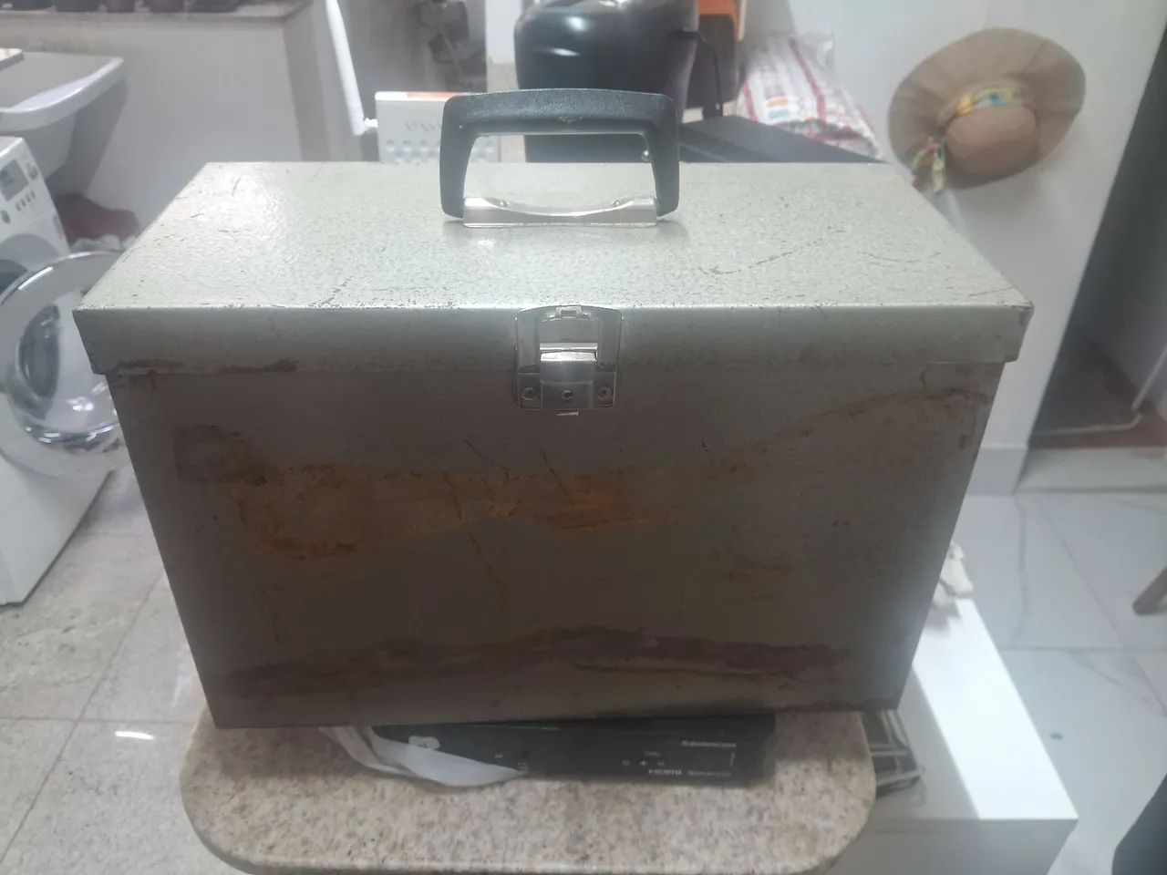 Arquivo de ferro antigo sem a chavinha