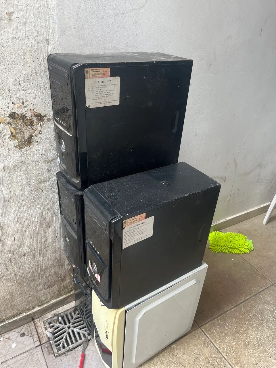 Gabinete de computador para retirada de peças 