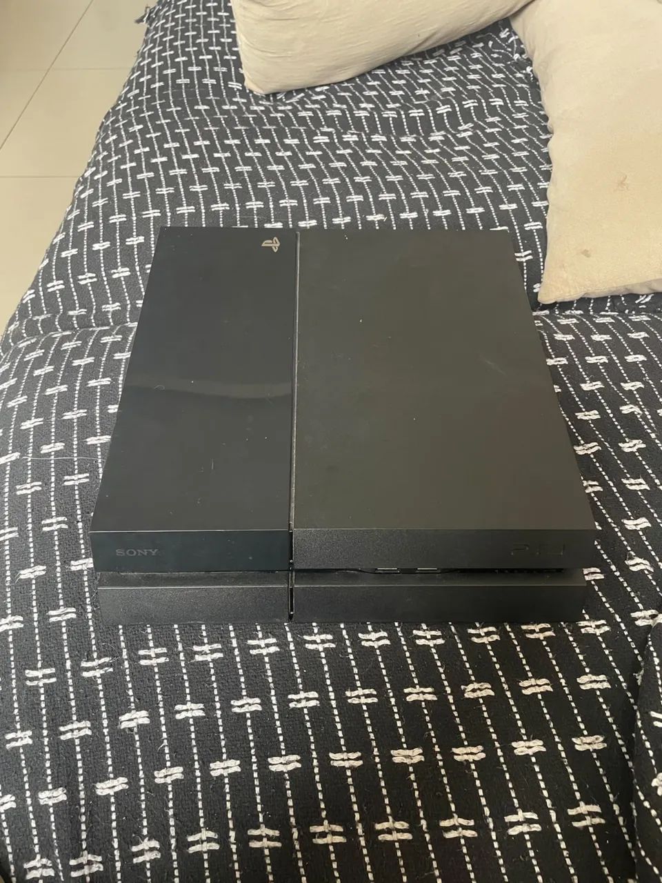PlayStation 4 com controle 