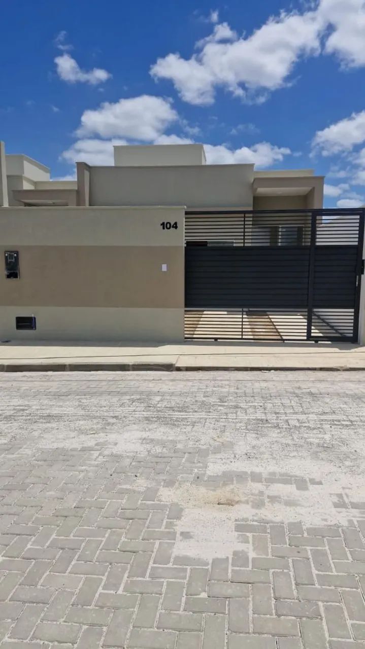 Vendo casa de 3/4 sendo uma suíte no sim