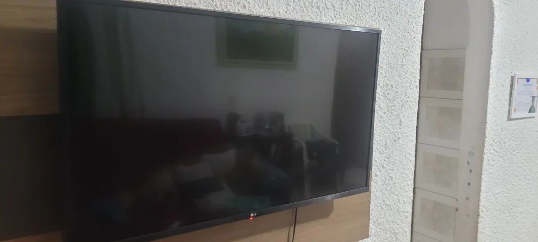 LG 43? 4K - Liga, tem som, sem imagem (para técnico ou peças)