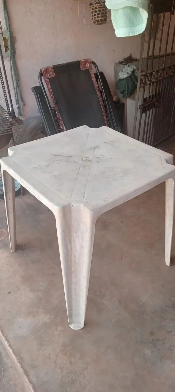 MESA E CADEIRA