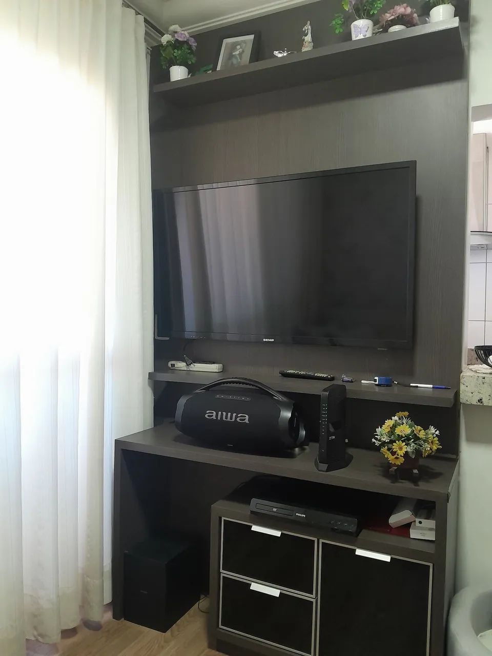 Painel e bancada 100% MDF COM 3 GAVETAS EM VIDRO. PLANEJADO - Foto 5