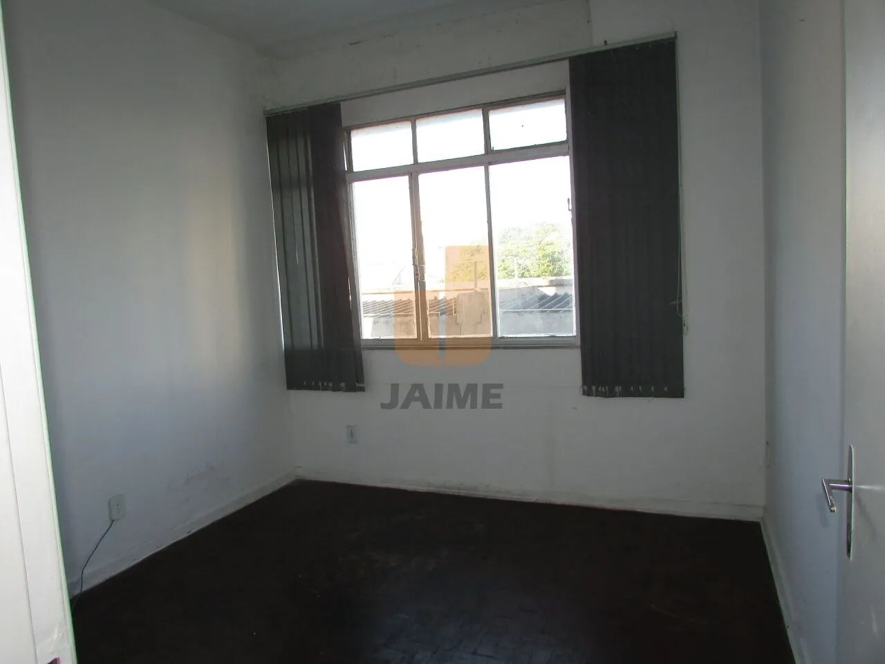 CONJUNTO COMERCIAL