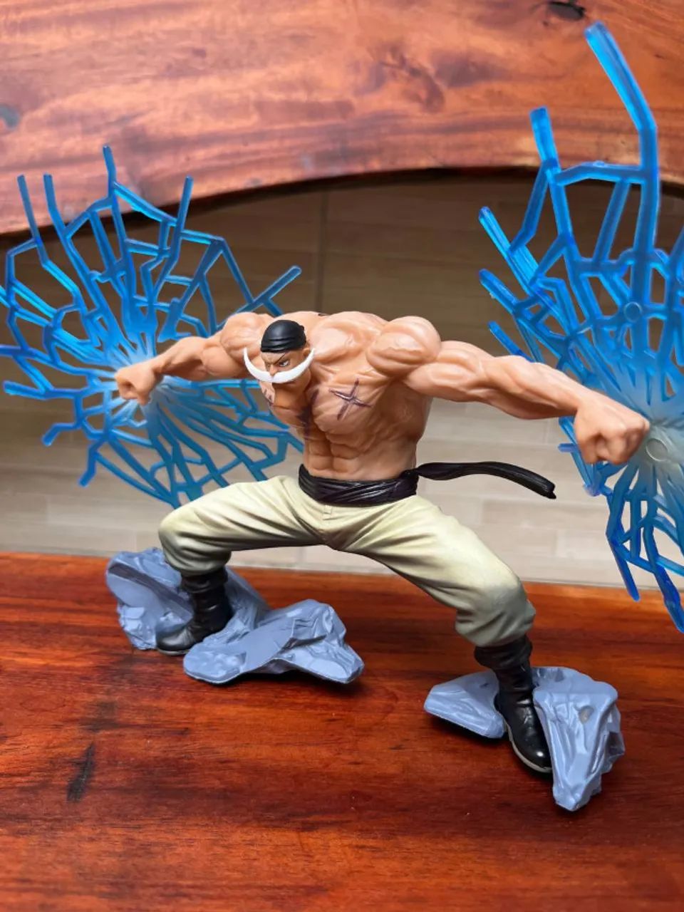 Action Figure One Piece - Barba Branca 18cm - Foto 4
