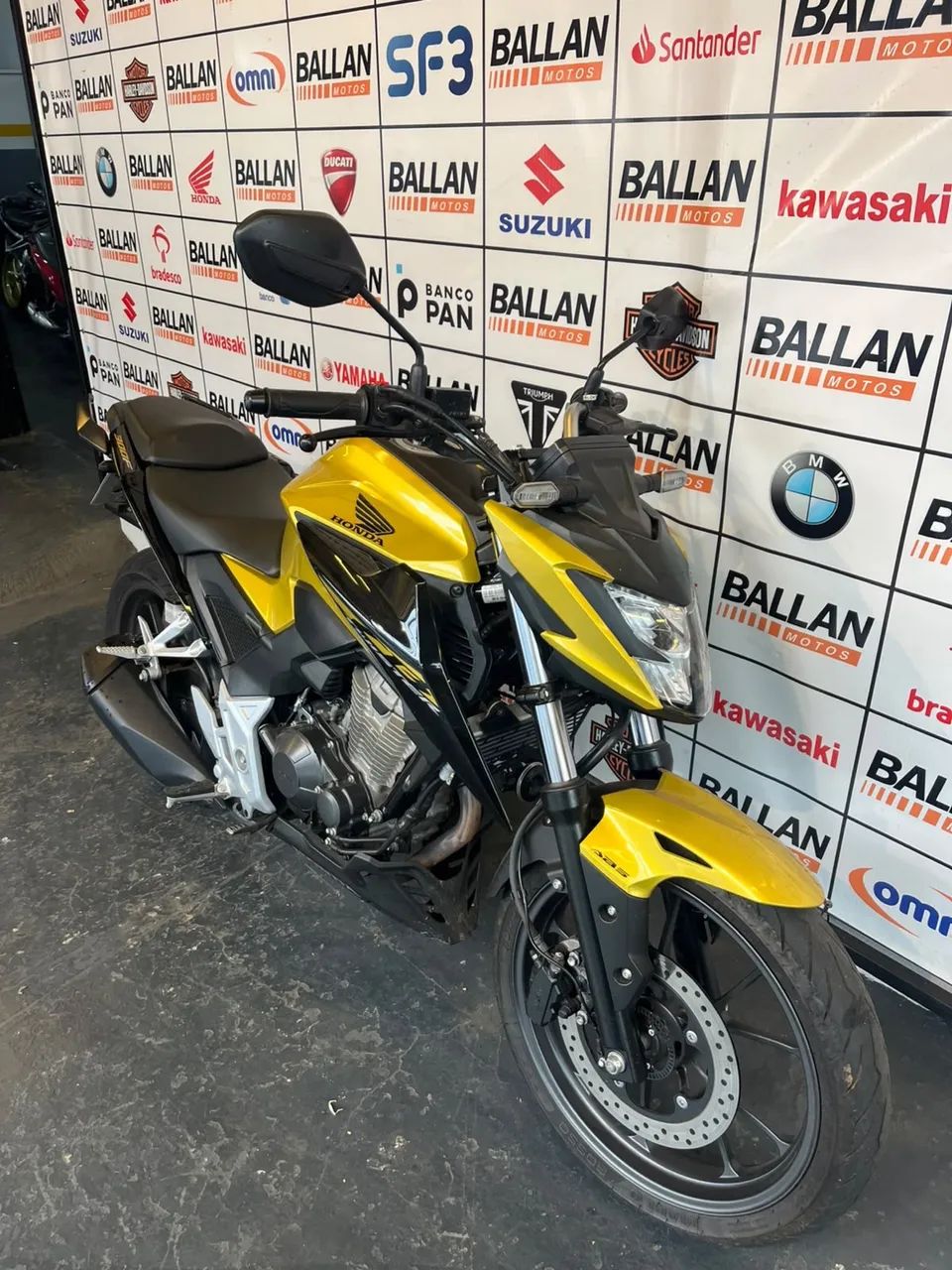 CB300F 2023 - Foto 4
