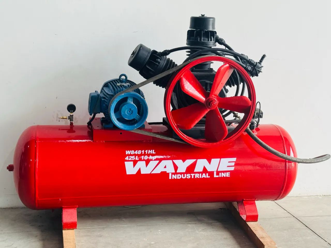 Vendo compressor de ar 3 cabeças 450 litros - Foto 3