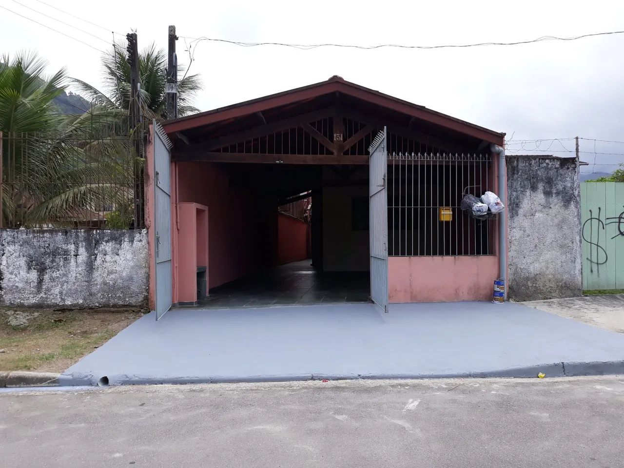 Aluga casa para temporada no Perequê Açu.