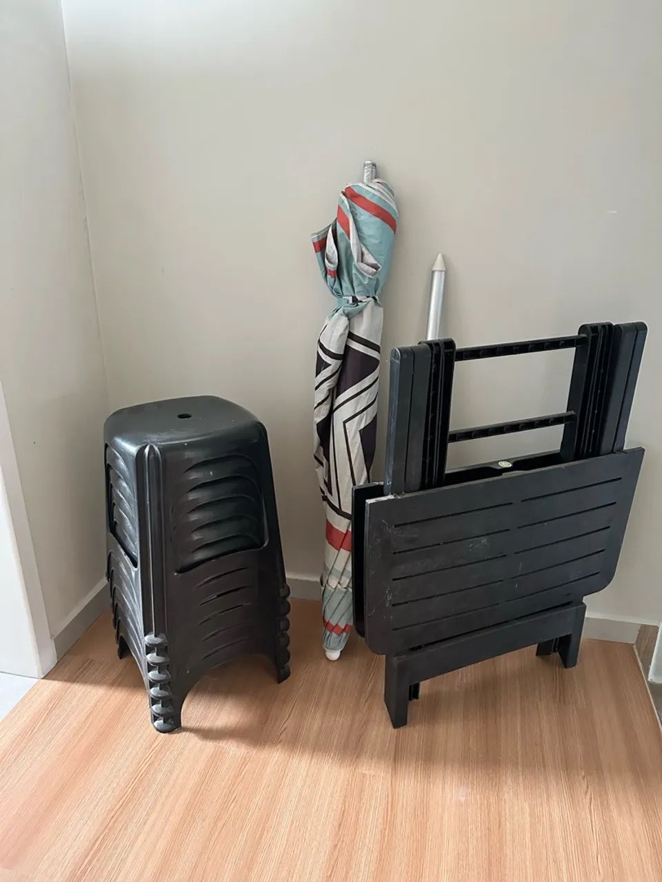 Conjunto de mesa e banquetas área externa  - Foto 2