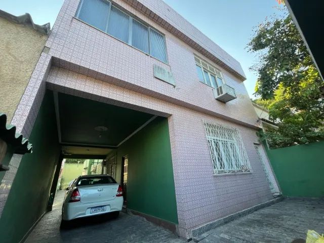 02 Casas com 02 e 03 Quartos Quintal Varanda e Garagem