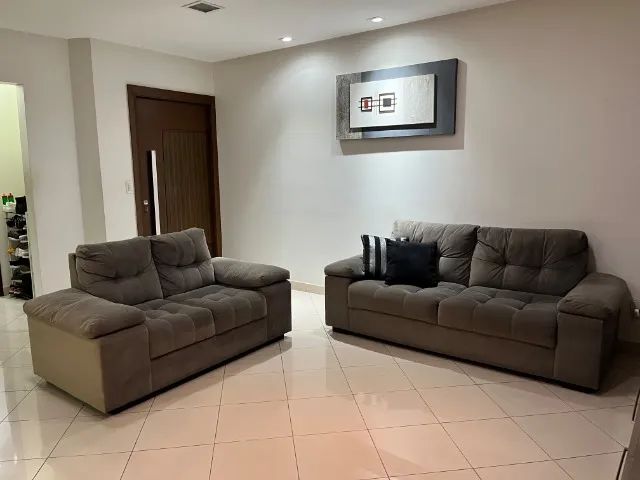 Conjunto dois (2) sofás (2 lugares e 3 lugares)