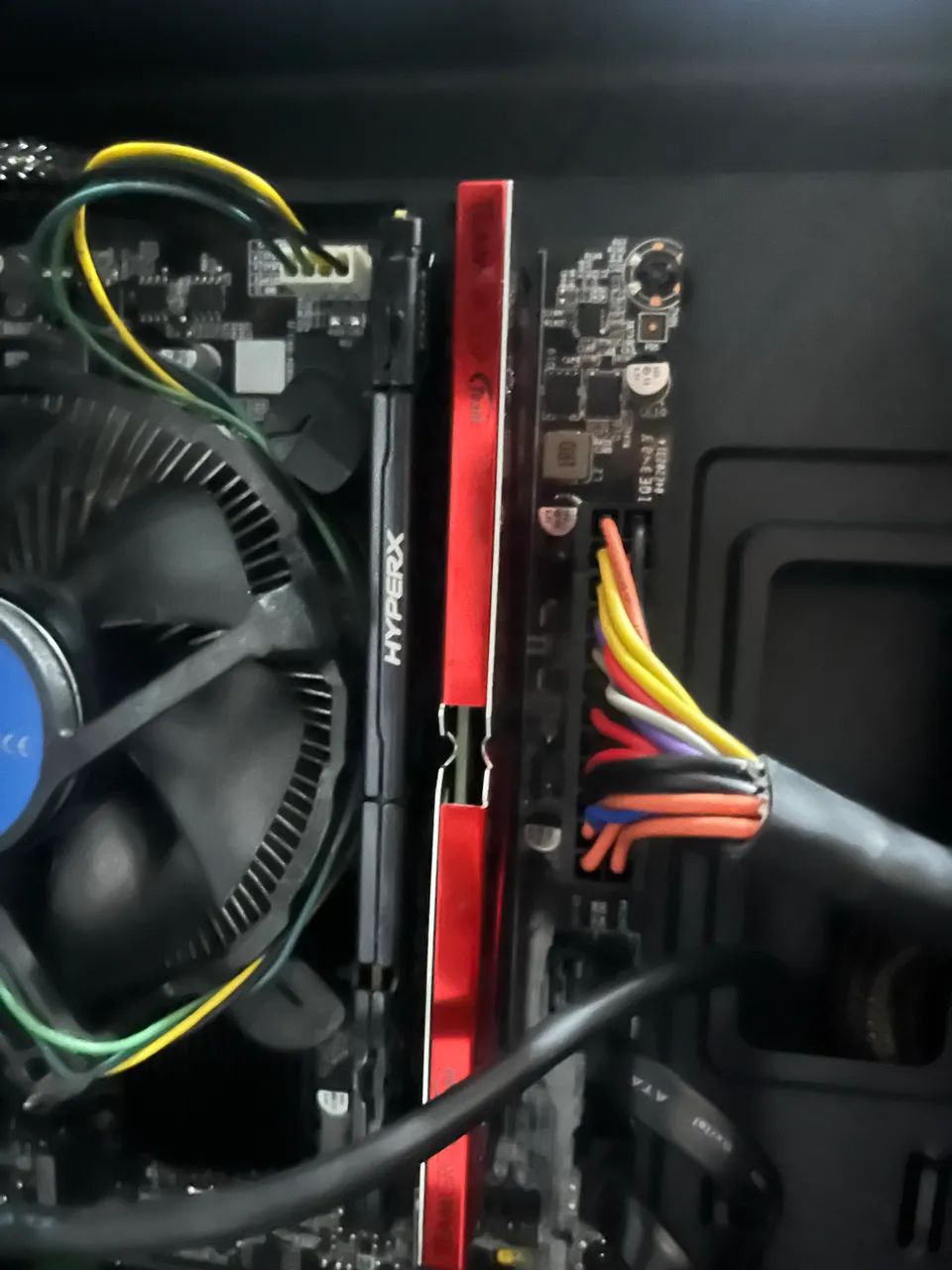 2 memórias 8gb DDR4 hyperx e vulcan team group