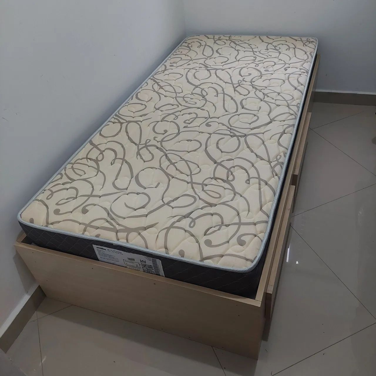 Cama de solteiro com gavetas - Tok Stok 