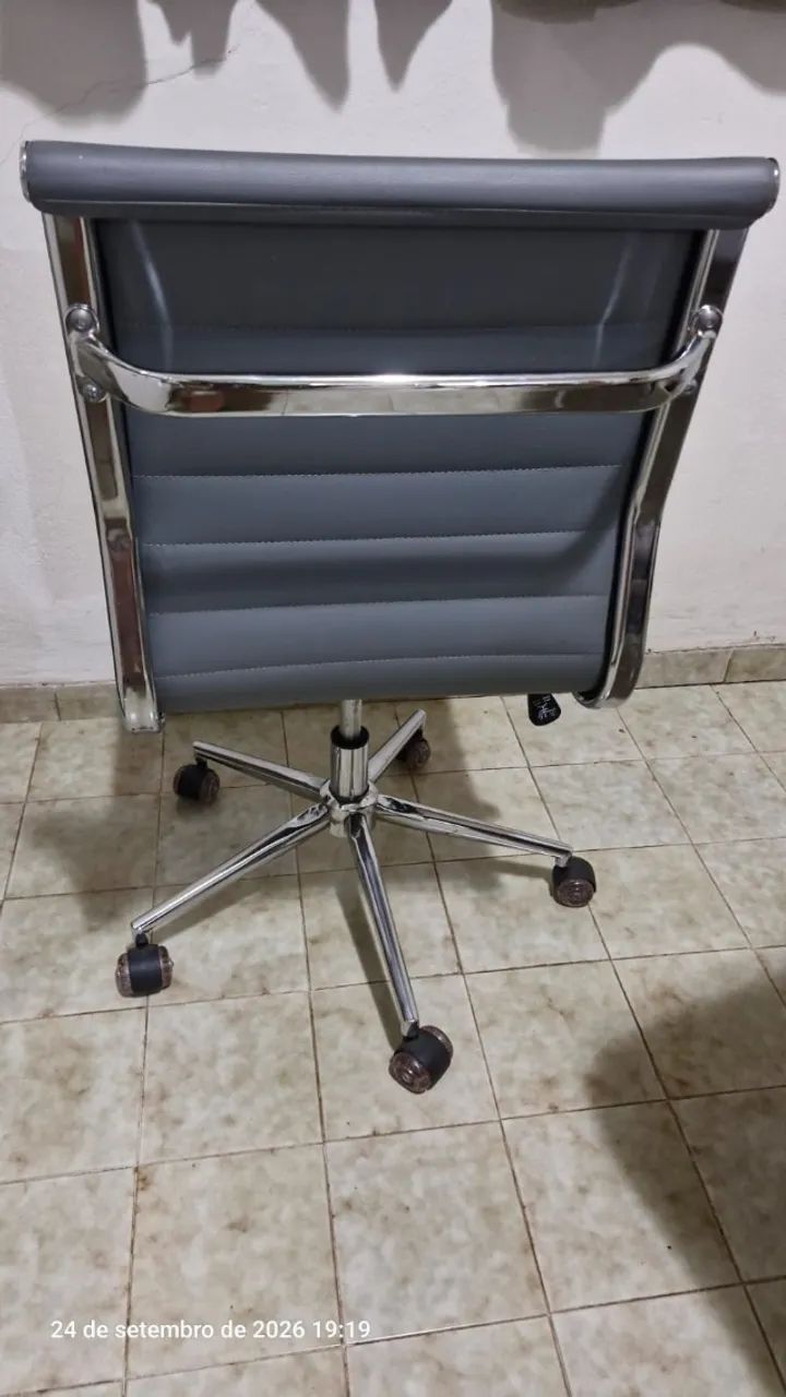 cadeira escritório cinza