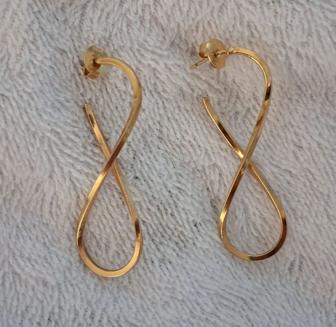Brinco dourado de infinito  - Foto 3