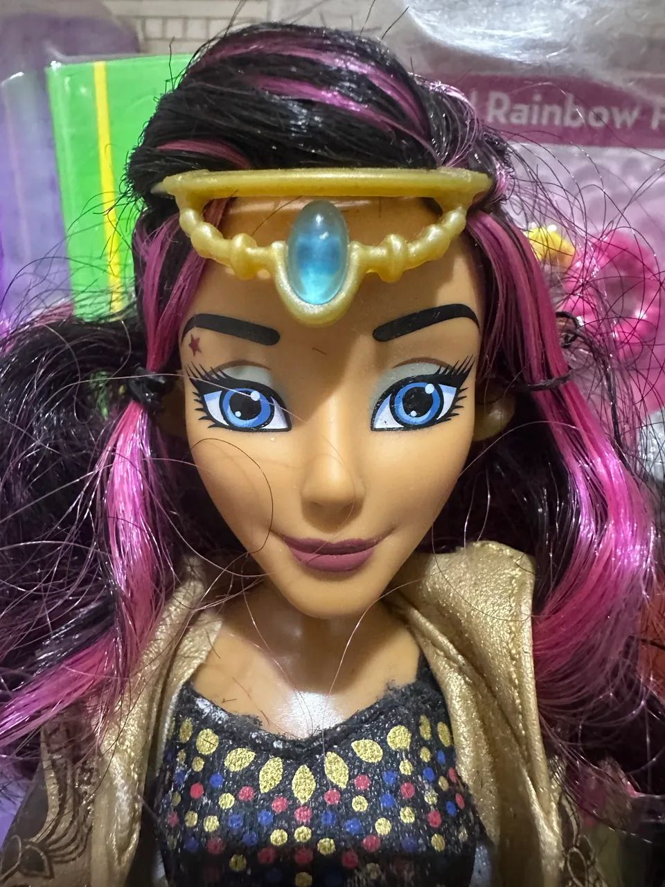 Boneca Descendentes Auradon Genie Chic Jordan - Foto 3