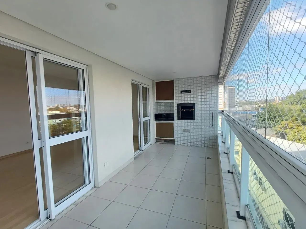 APARTAMENTO NO EDIFÍCIO CLARICE