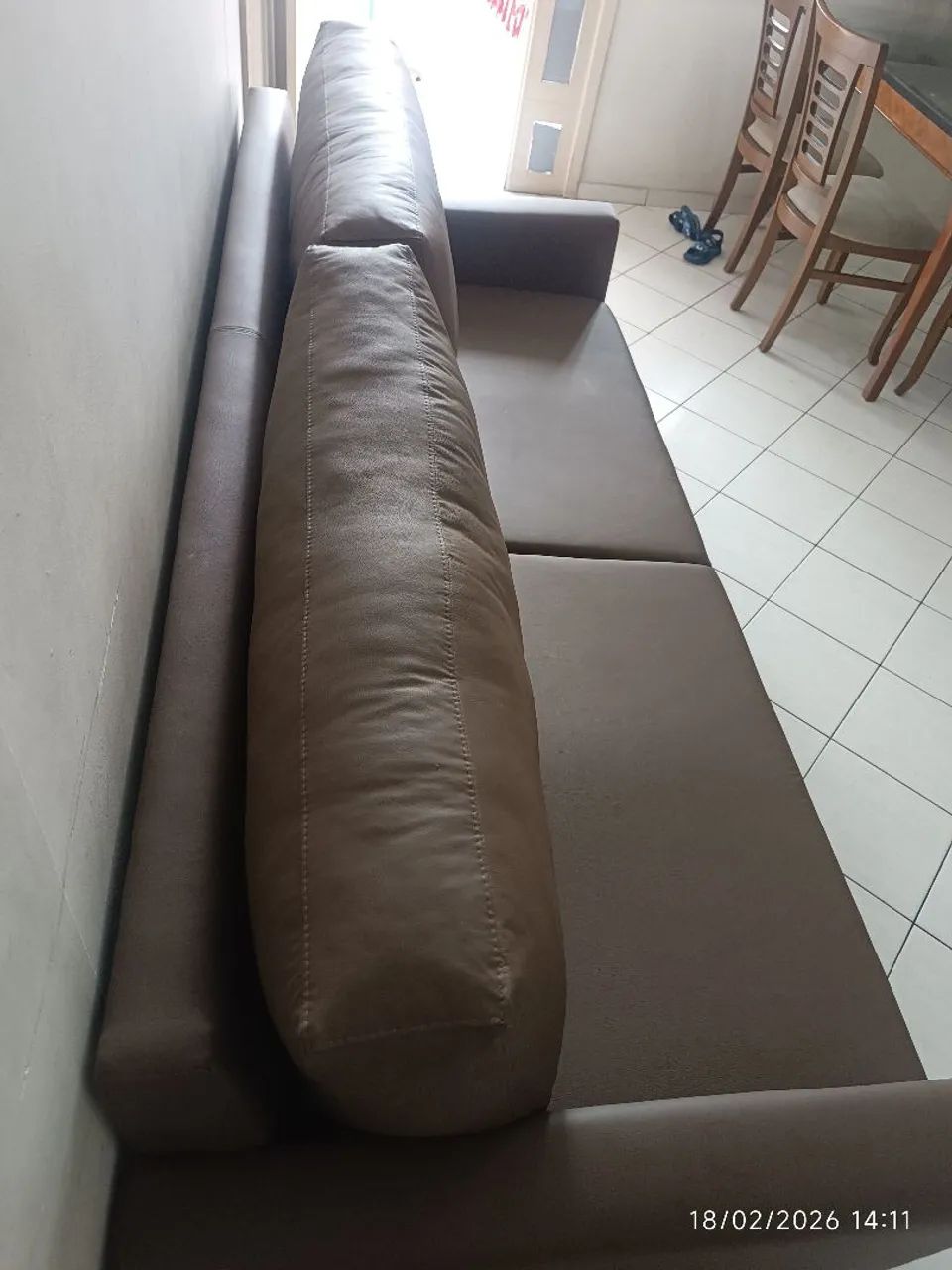 Sofá novíssimo em courino! - Foto 2