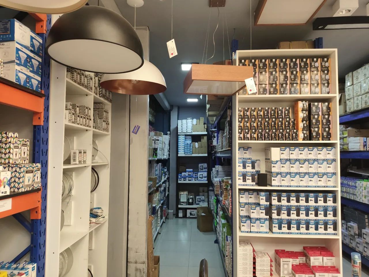 Loja de iluminação e materiais elétricos com mais de 2 milhões em estoque. - Foto 2