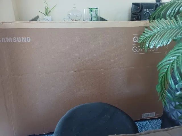Vendo um televisao  55 polegadas  Samsung  Qled Q7f na caixa 3800 reais  - Foto 2