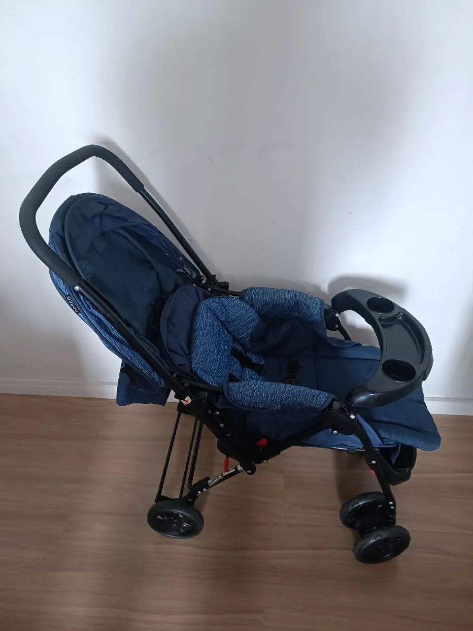 Carrinho de bebê com bebê conforto  - Foto 2
