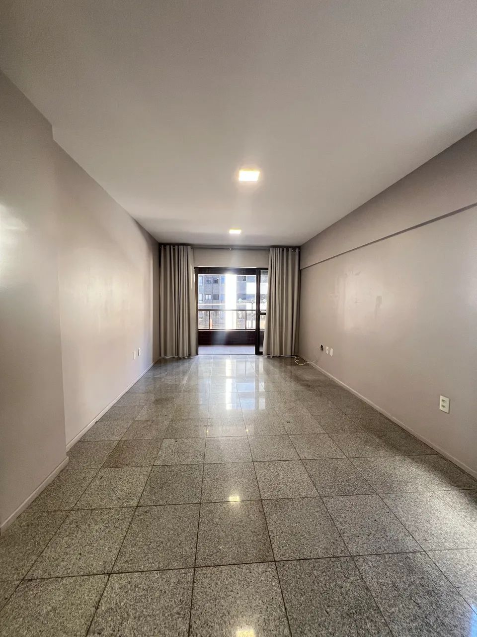 Alugo apartamento 3/4 - 120m2 | Jatiuca