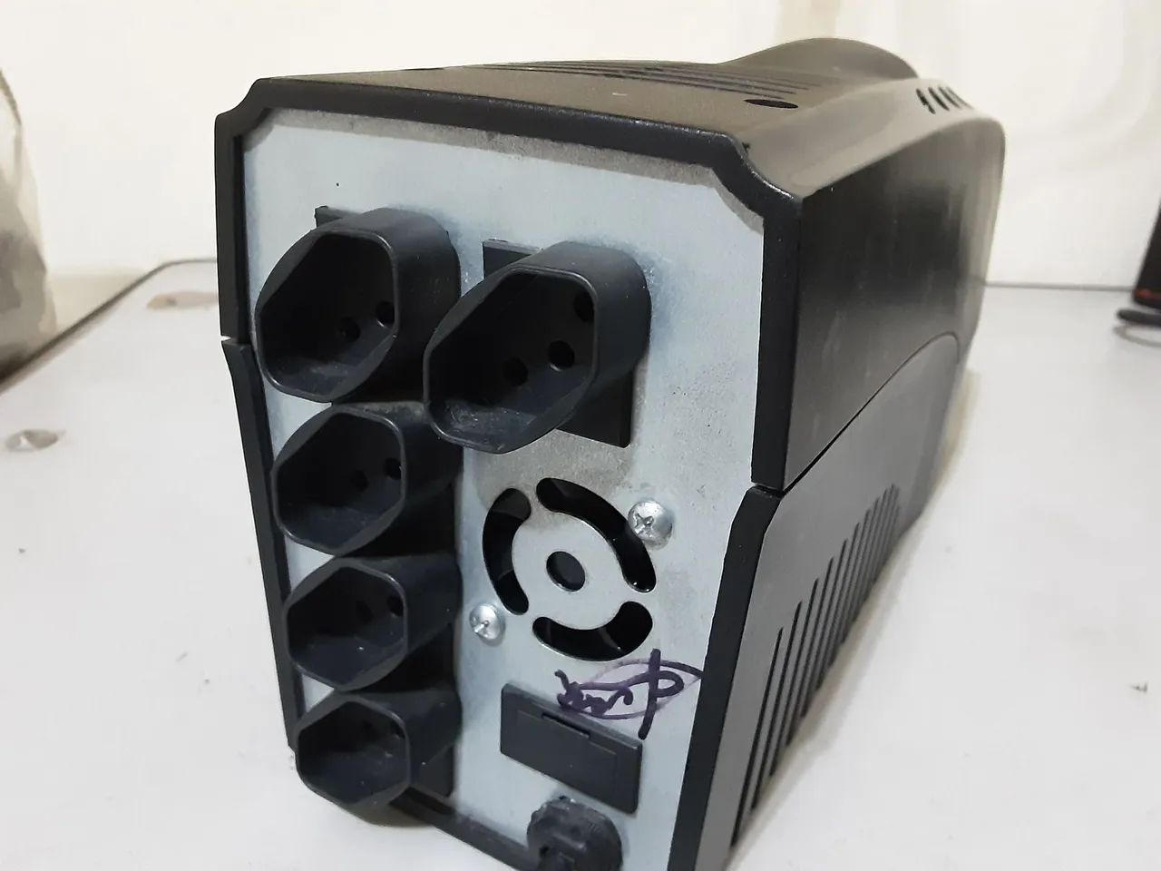 Nobreak SMS 700 va bivolt com bateria nova - Foto 4