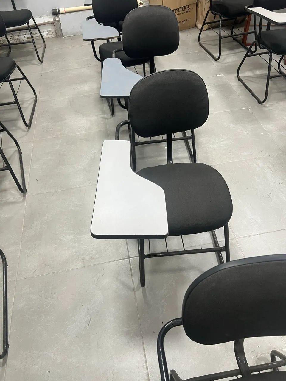 18 Cadeiras Universitárias Estofadas com Prancheta | R$ 160 cada | Aceito Propostas - Foto 4