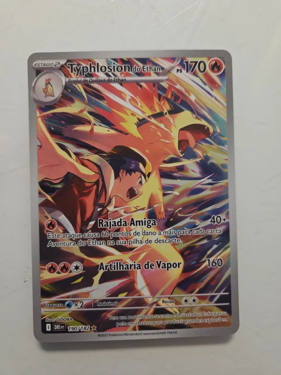 Carta Pokémon Typhlosion do Ethan(190/182).