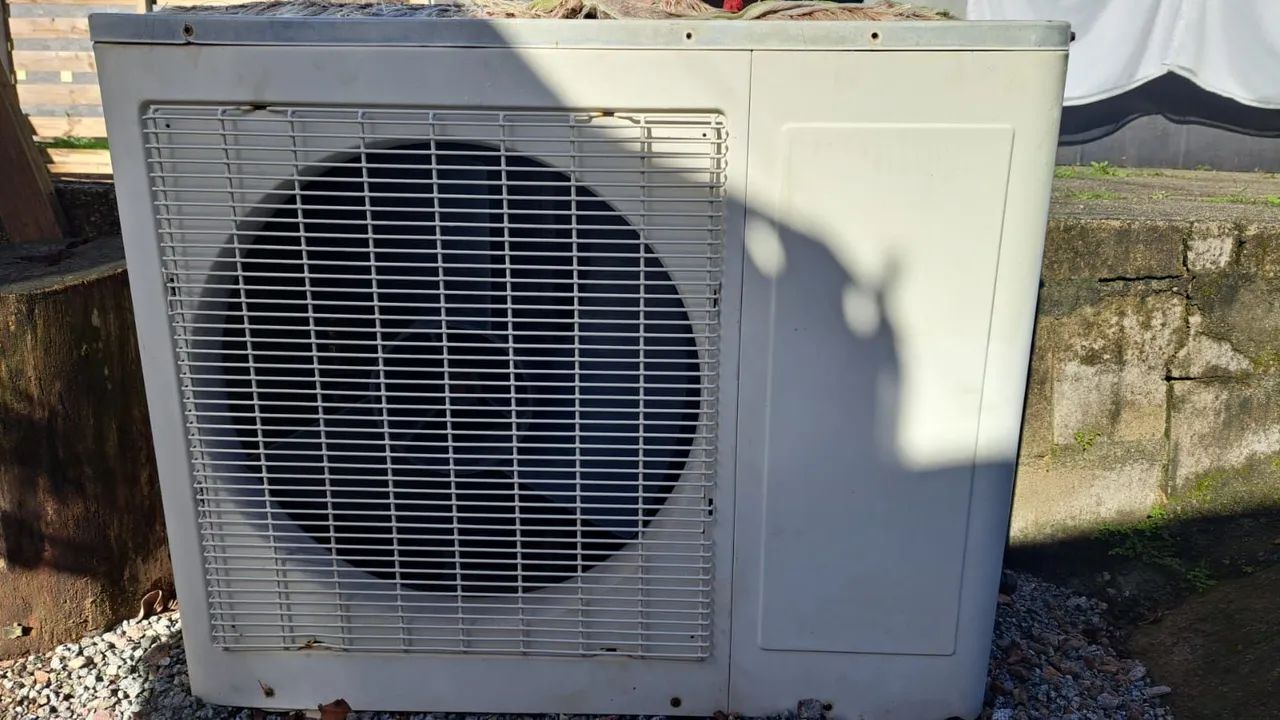 Vendo ar condicionado split 24.000 quente e frio. - Foto 2